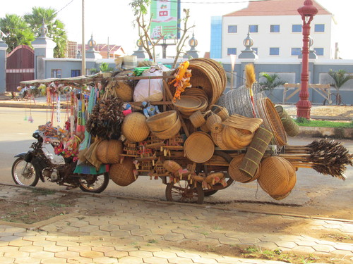 moto surchargée cambodge