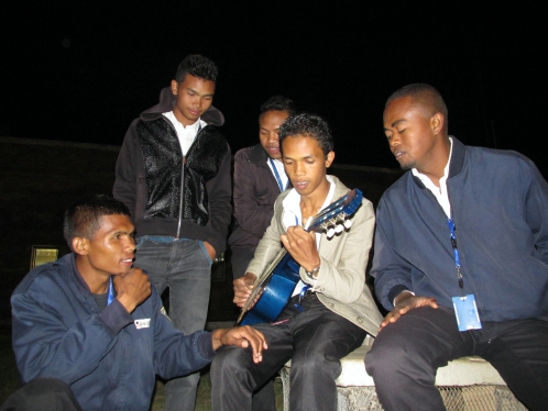 Agents de l'aéroport, Tana