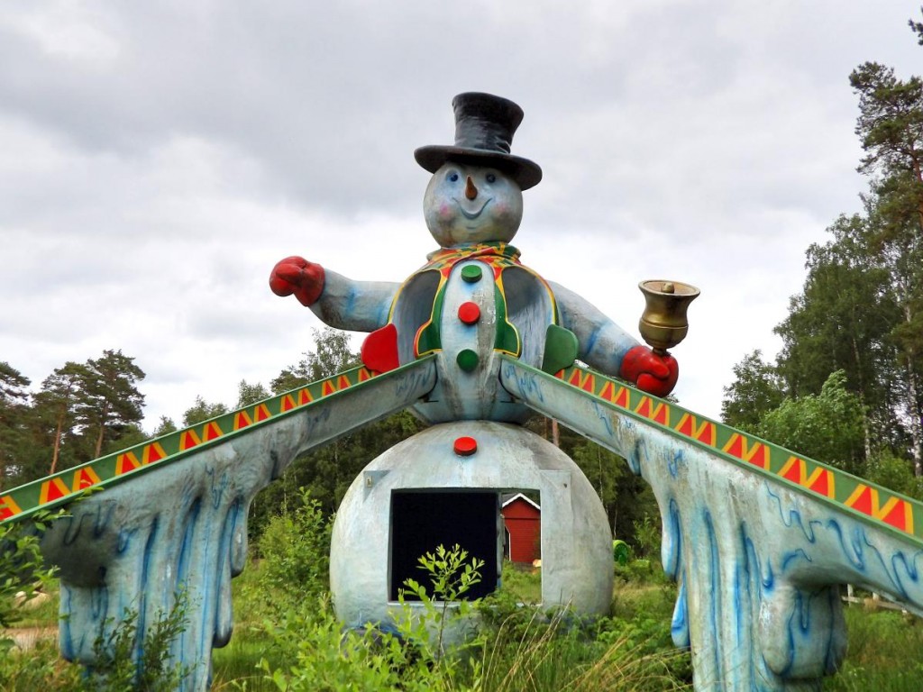 exploration urbaine en suède dans un parc d'attraction abandonné