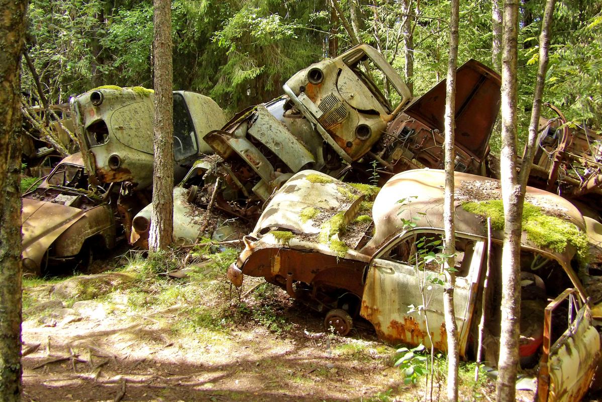 URBEX Suède – Le plus grand cimetière de voitures d’Europe