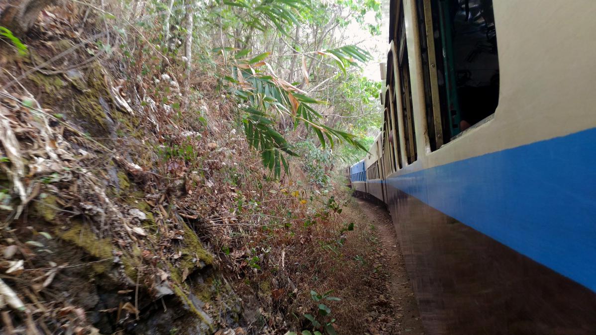 Prendre le train au Myanmar