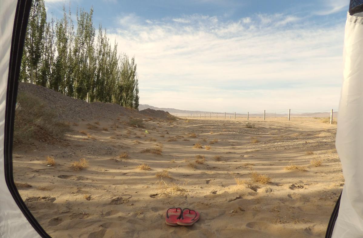 camping dans le désert de gobi en chine