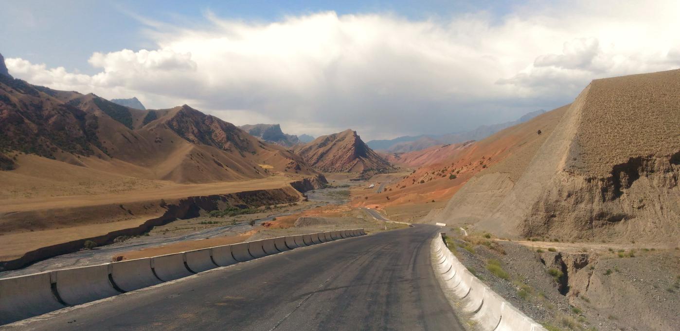 la pamir highway au kirghizistan