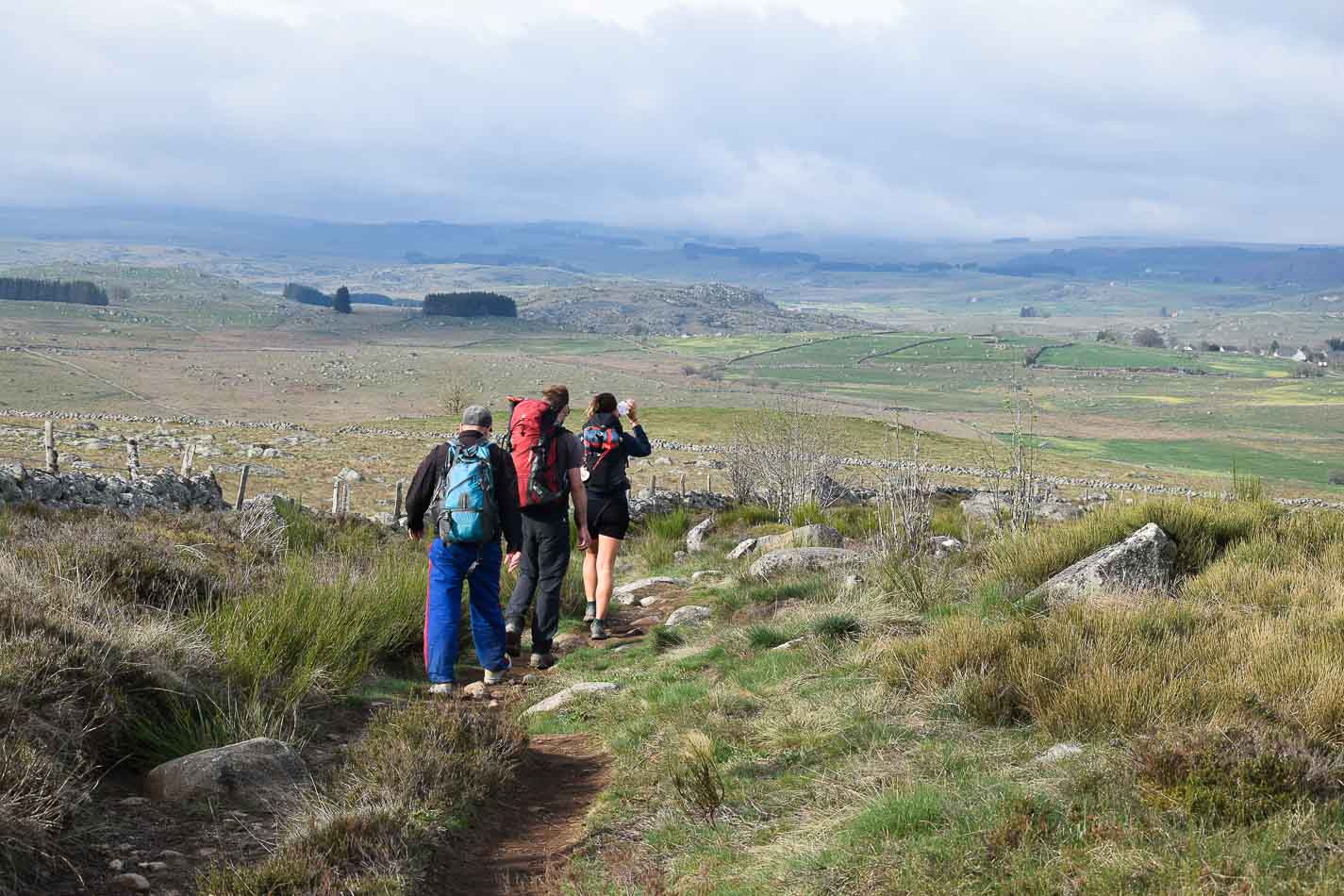 Les plus beaux guides de voyage sur le chemin de Compostelle sortis en 2025-2026