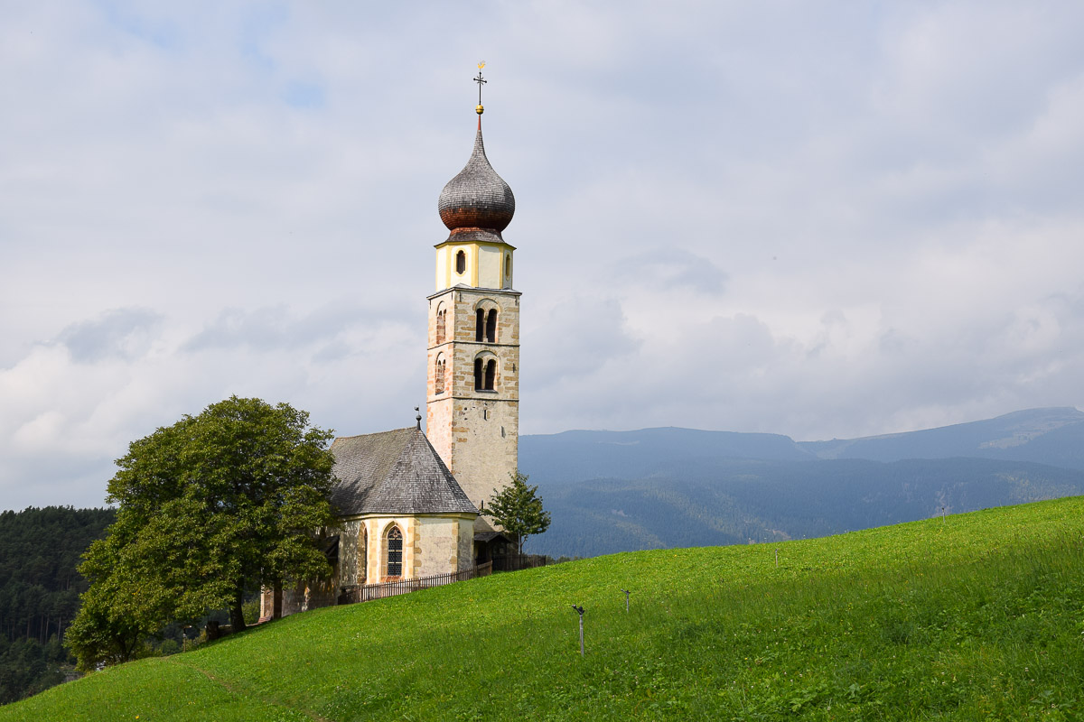 église san valentino dolomites