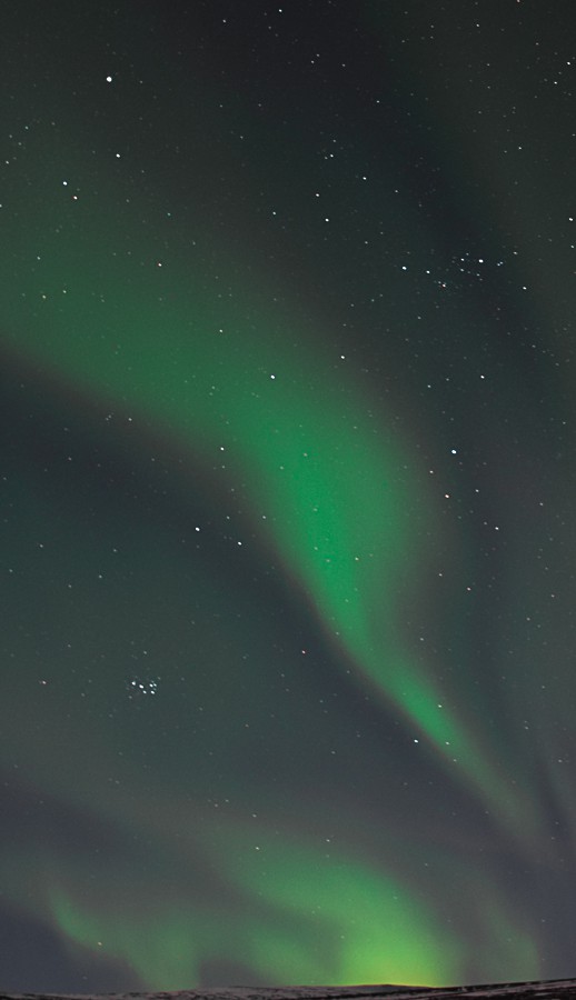 Voir des aurores boréales en Islande : un rêve de réalisé, je vous explique comment dans mon carnet de voyage de ma traversée du pays en stop, sous tente et en plein hiver... | Histoires de tongs, le blog voyage passionnément alternatif