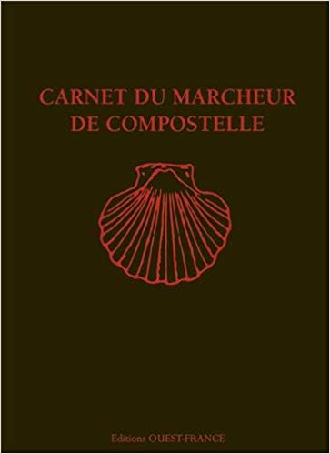 offrir un carnet à un pèlerin de compostelle
