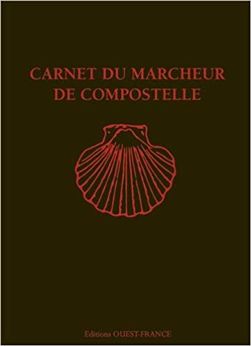 offrir un carnet à un pèlerin de compostelle