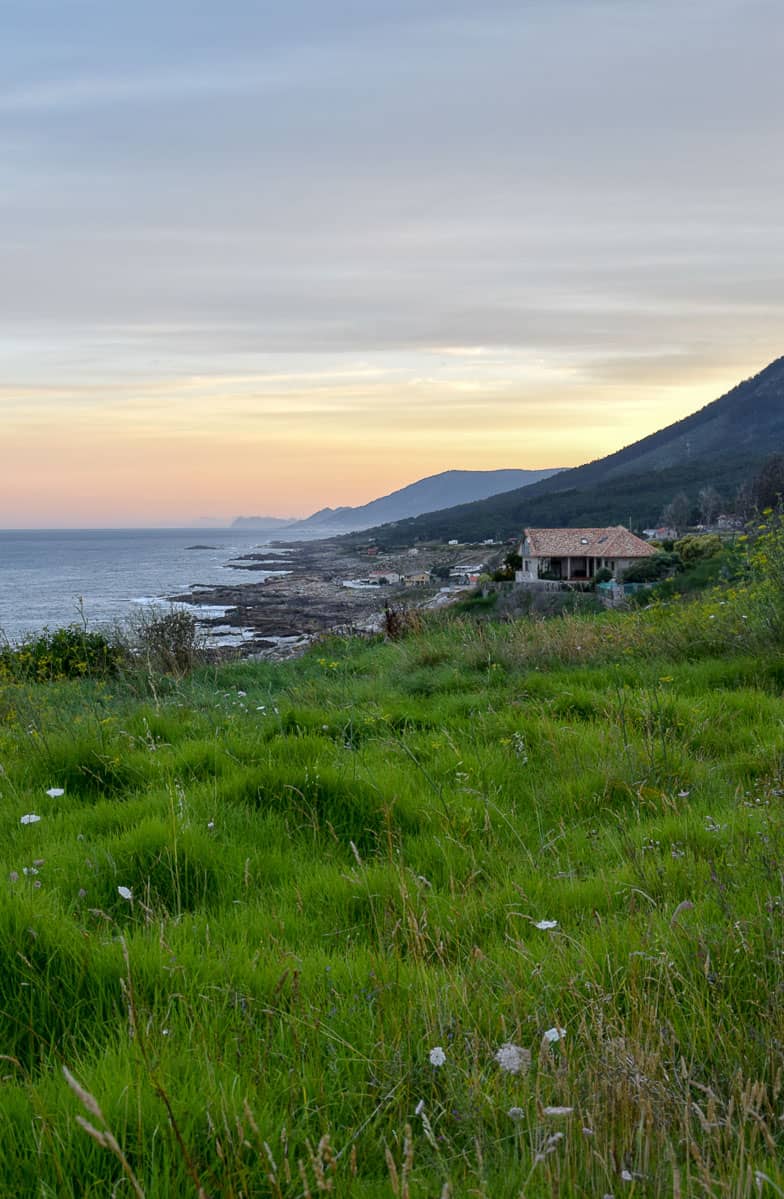 Récit de voyage sur le chemin de Compostelle portugais, de Lisbonne à Santiago de Compostela, via Coimbra et Porto puis par la côte Atlantique... | Histoires de tongs, le blog voyage passionnément alternatif