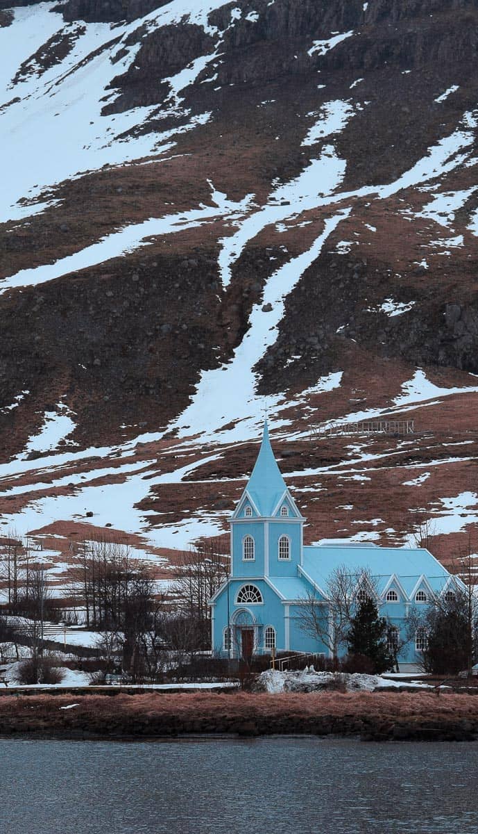 Jolie église de Seydisfjordur, en Islande