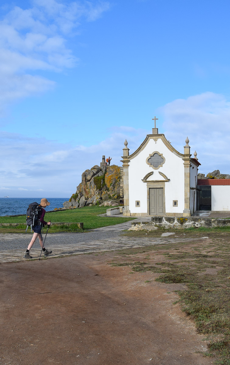 Être une femme seule sur le chemin de Compostelle, est-ce dangereux ou sécurisé ? Retour d'expérience et conseils après avoir marché en solo sur le camino de Santiago | Histoires de tongs, le blog voyage passionnément alternatif