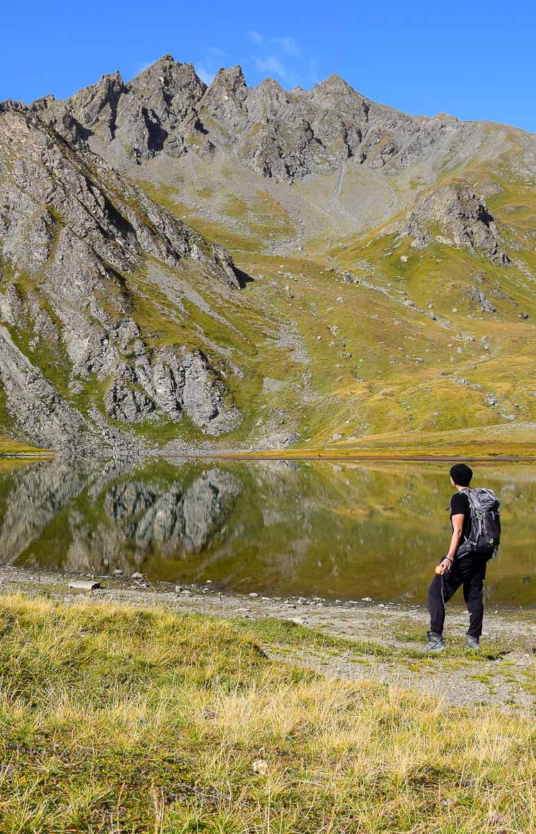 Road trip en Savoie et treks autour des plus beaux lacs: récit de voyage en van aménagé, détail de mon itinéraire de deux semaines, conseils pratiques et infos pour savoir où faire de la randonnée... | Histoires de tongs, le blog voyage passionnément alternatif