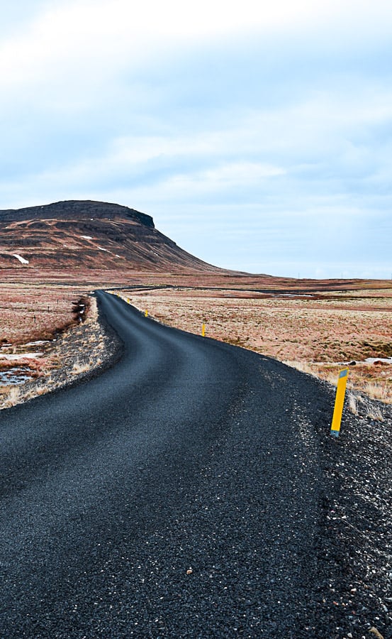 Les alentours de Kirkjufell, durant ma traversée de l'Islande en auto-stop et en camping sauvage en plein hiver | Histoires de tongs, le blog voyage passionnément alternatif