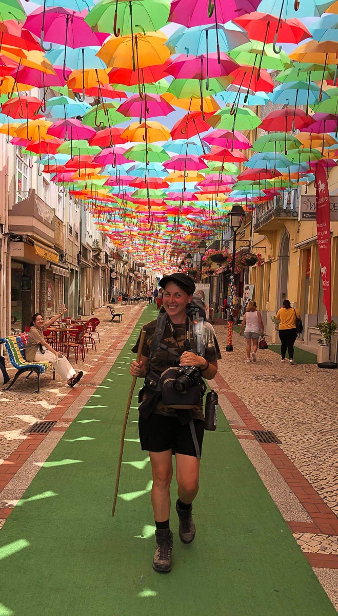 Être une femme seule sur le chemin de Compostelle, est-ce dangereux ou sécurisé ? Retour d'expérience et conseils après avoir marché en solo sur le camino de Santiago | Histoires de tongs, le blog voyage passionnément alternatif